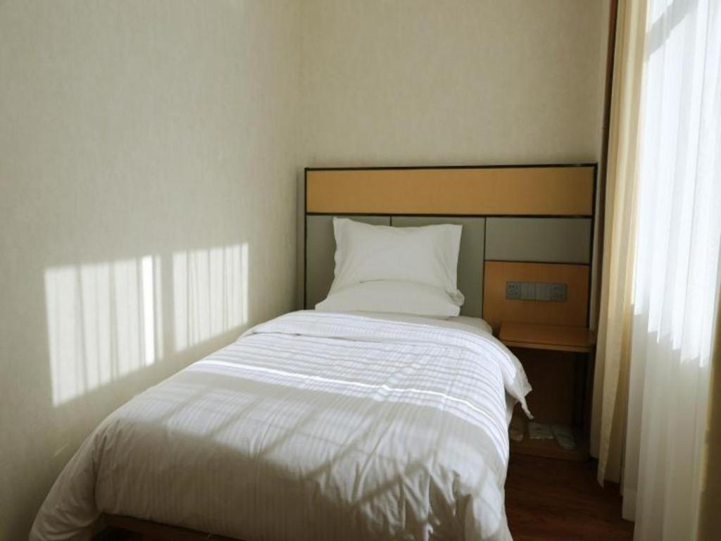 Greentree Inn Geermu Walking Street Business Hotel Golmud 외부 사진